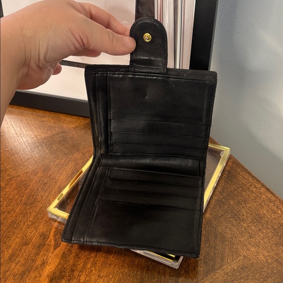 CHANEL DOUBLE SNAP CC Black Quilted lambskin wallet - Picture 9 of 16